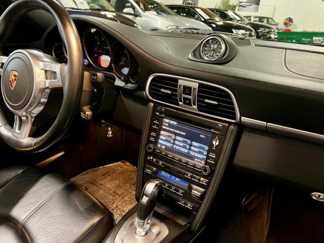 Porsche 911 image 8