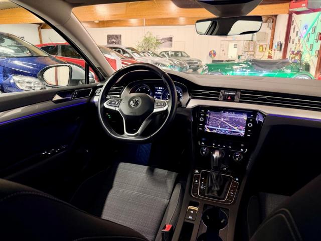 Volkswagen Passat image 1