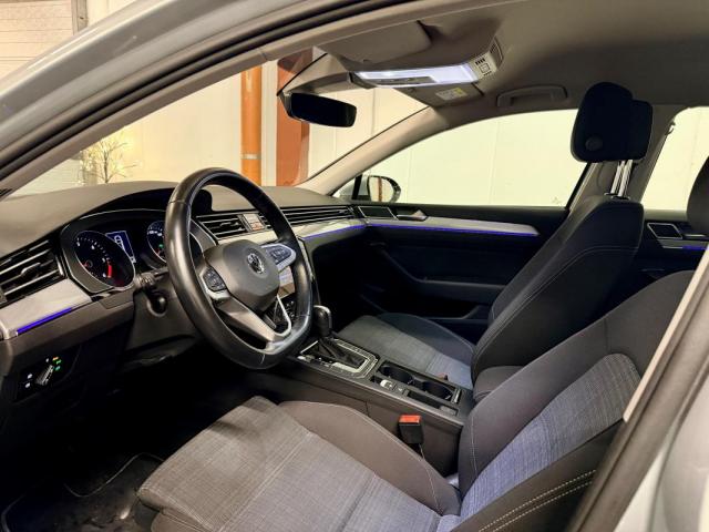Volkswagen Passat image 9