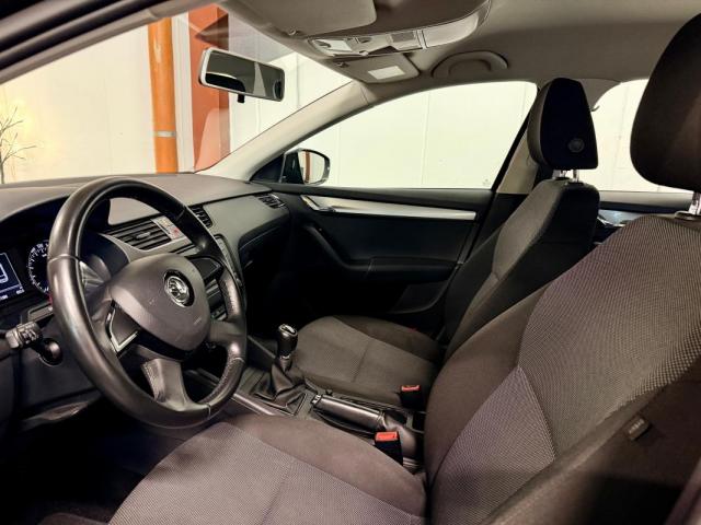 Skoda Octavia image 3