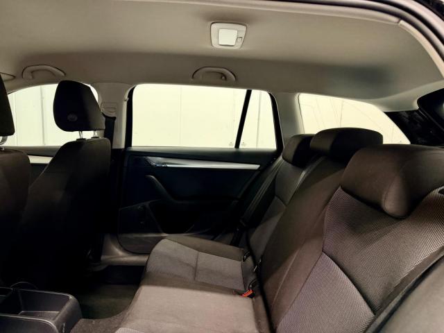 Skoda Octavia image 5