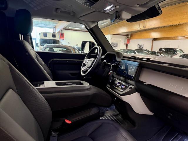 Land Rover Defender image 3