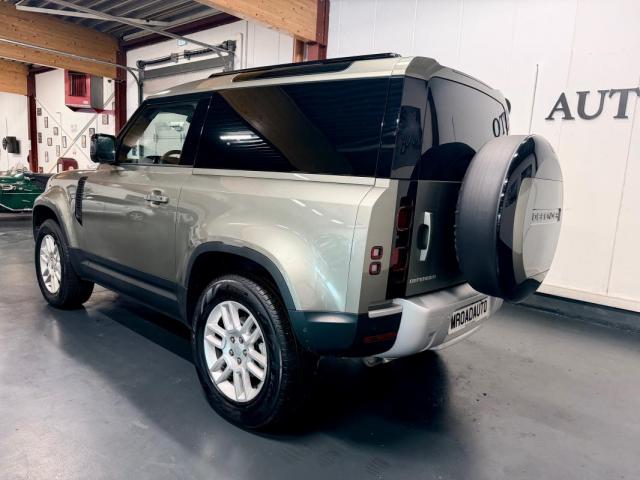 Land Rover Defender image 7