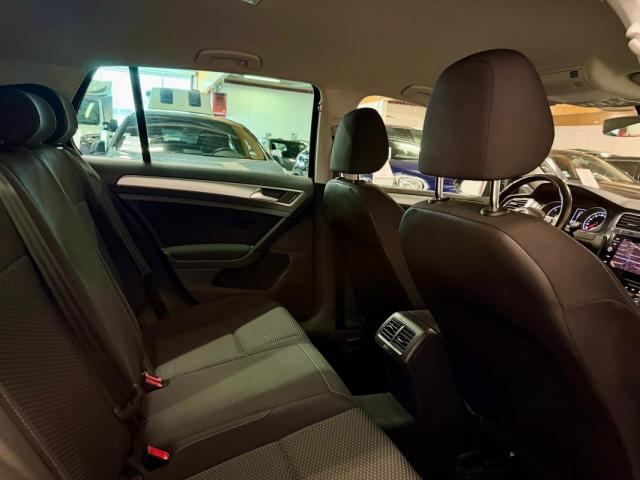Volkswagen Golf image 8