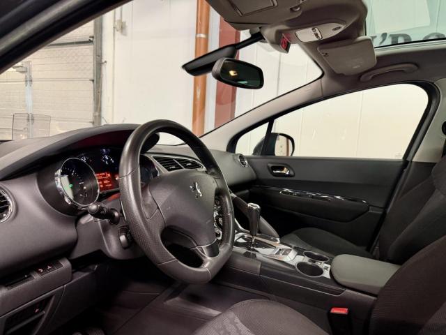 Peugeot 3008 image 2