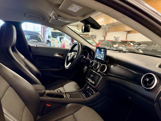 Mercedes Benz Cla image 7