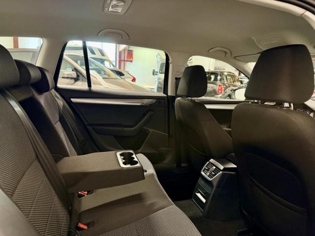 Skoda Octavia image 6