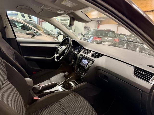 Skoda Octavia image 5
