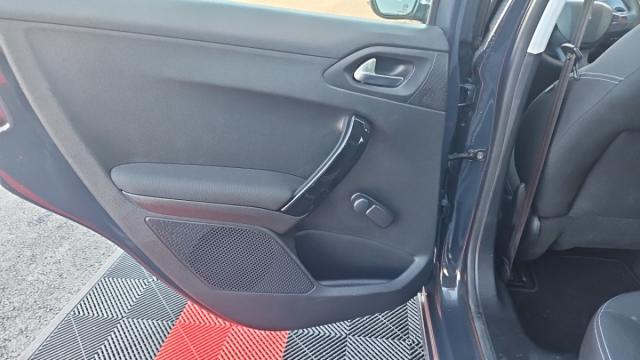 Peugeot 208 image 1