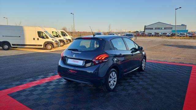 Peugeot 208 image 8