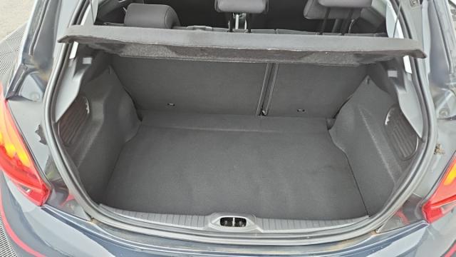 Peugeot 208 image 1