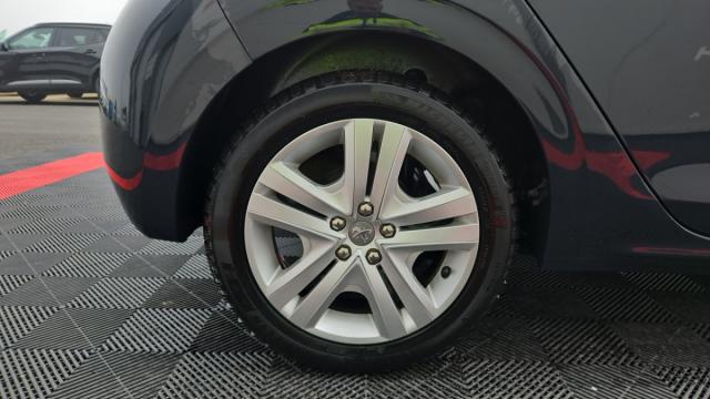 Peugeot 208 image 8