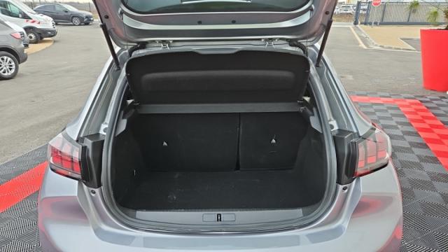 Peugeot 208 image 8