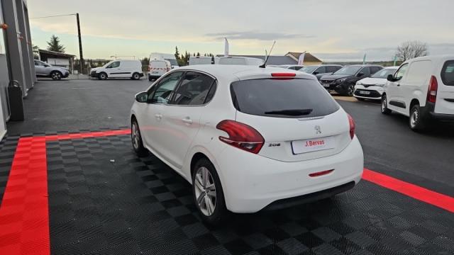 Peugeot 208 image 2