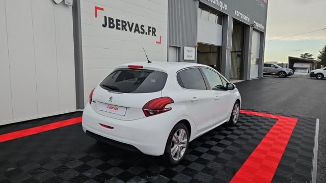 Peugeot 208 image 9