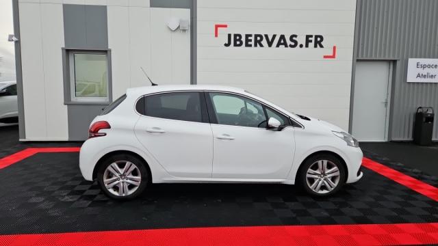 Peugeot 208 image 6