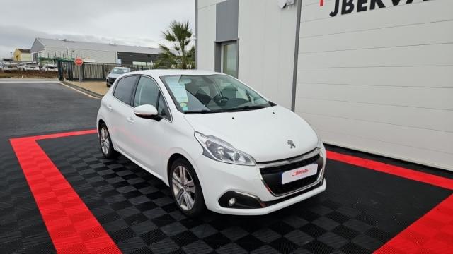 Peugeot 208 image 8