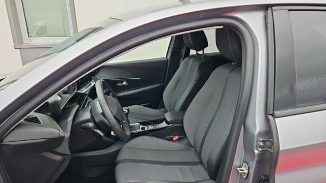 Peugeot 208 image 8