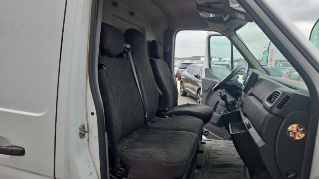 Renault Master image 2