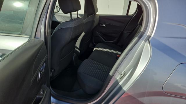 Peugeot 208 image 9