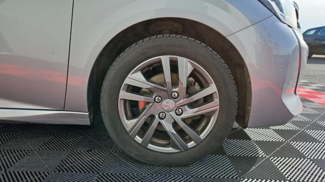 Peugeot 208 image 8