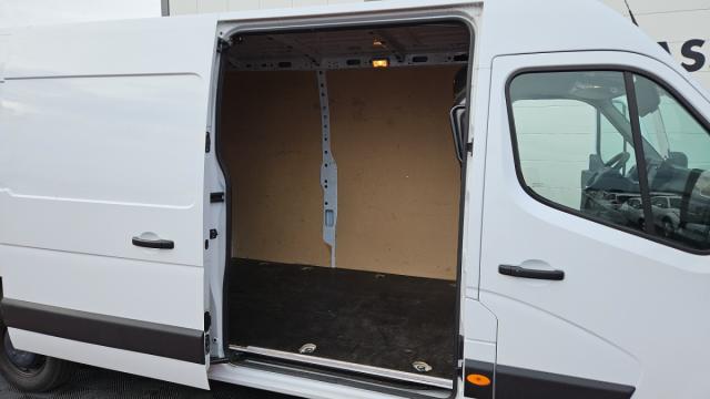 Renault Master image 2