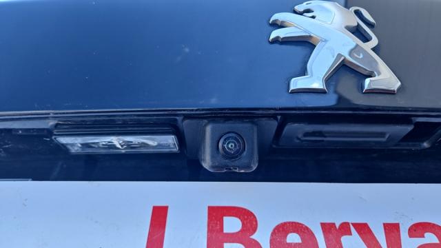 Peugeot 2008 image 8