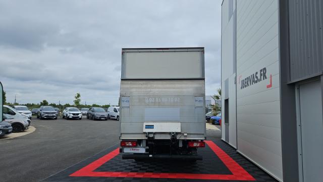 Ford Transit image 8