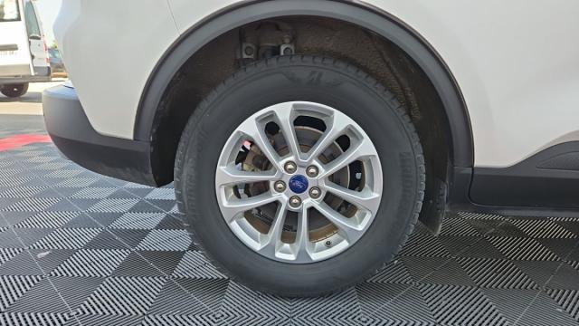 Ford Kuga image 8