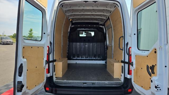 Renault Master image 2