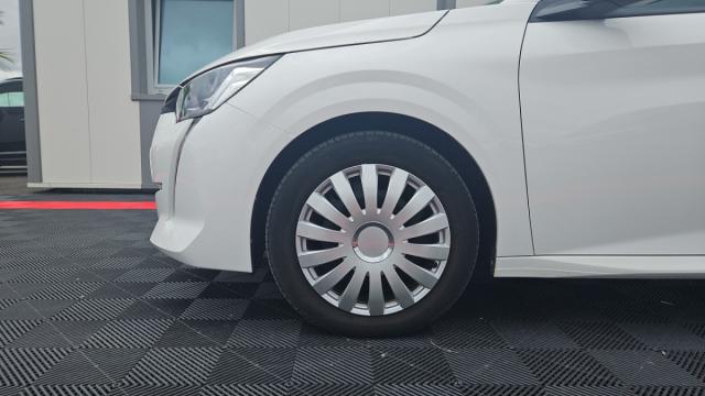 Peugeot 208 image 8