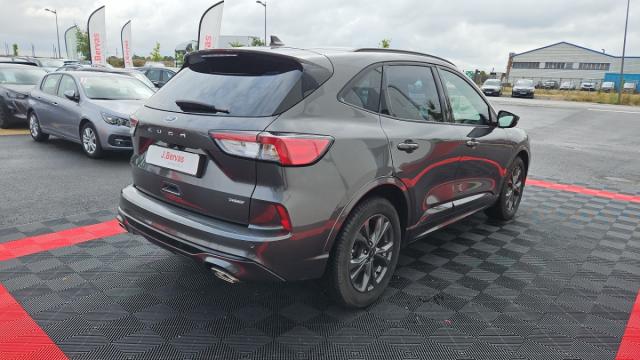 Ford Kuga image 3