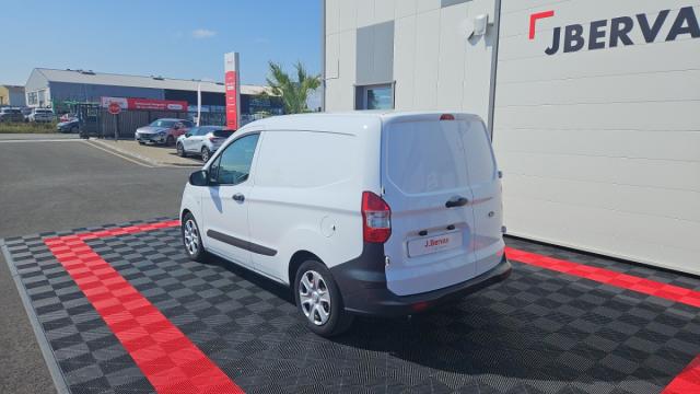 Ford Transit Courier image 6
