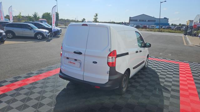 Ford Transit Courier image 5