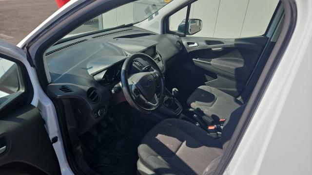 Ford Transit Courier image 7