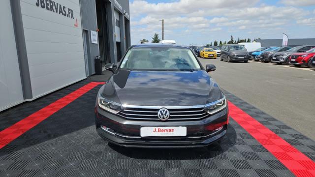 Volkswagen Passat image 9