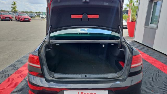 Volkswagen Passat image 8
