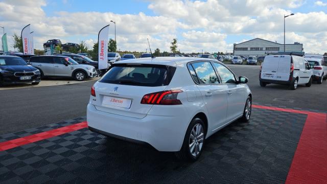 Peugeot 308 image 2