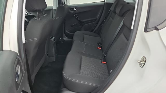 Peugeot 208 image 6