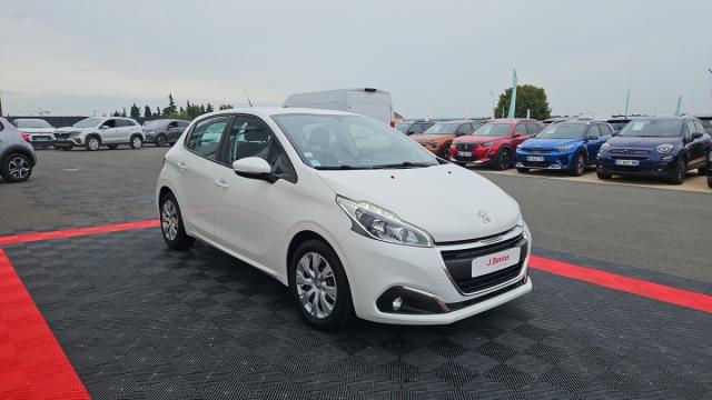 Peugeot 208 image 1
