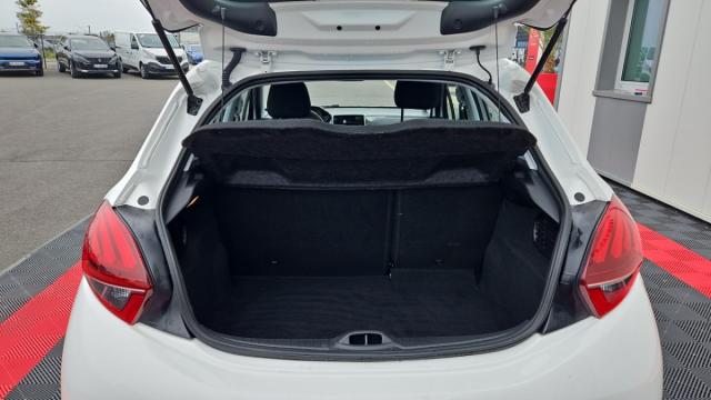 Peugeot 208 image 9