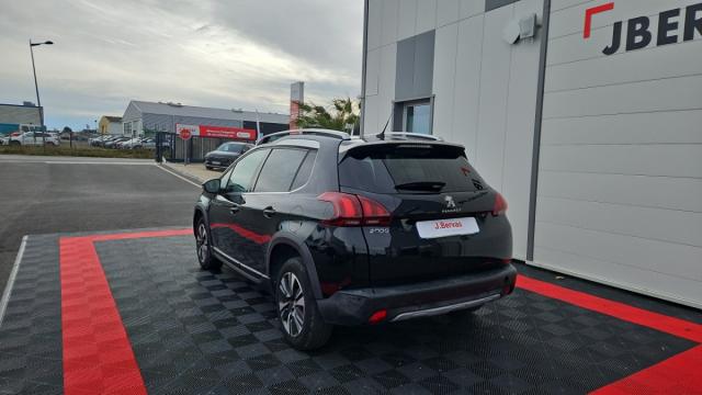 Peugeot 2008 image 8
