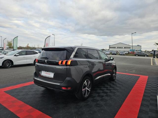 Peugeot 5008 image 1