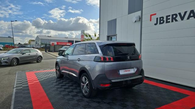 Peugeot 5008 image 1