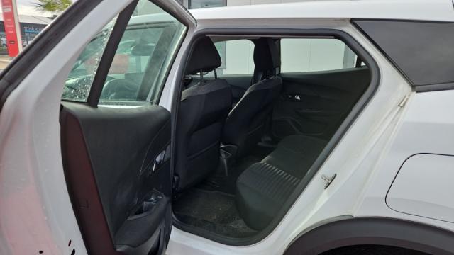 Peugeot 2008 image 8