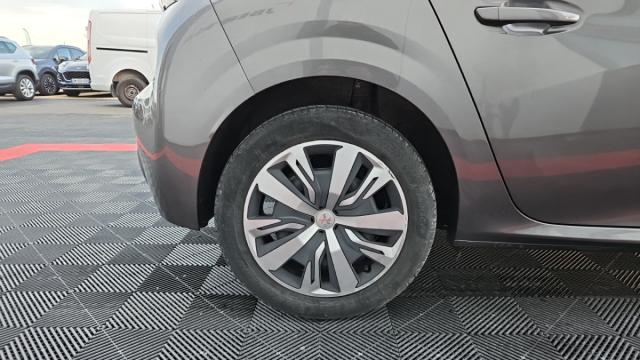 Peugeot 208 image 7