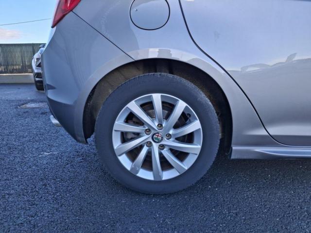 Alfa Romeo Giulietta image 8