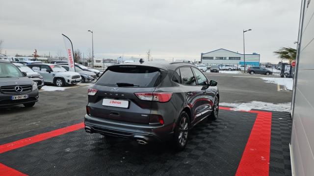 Ford Kuga image 2