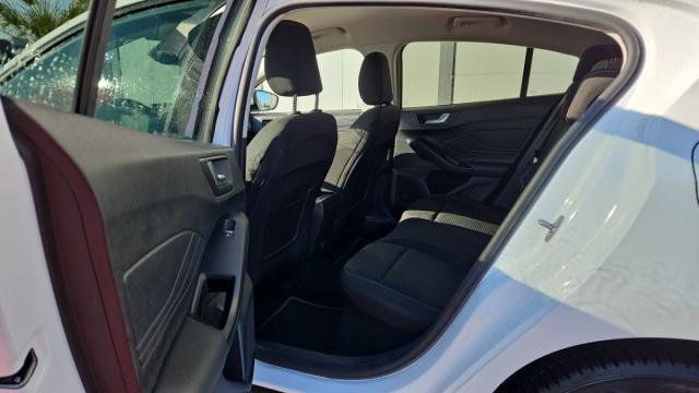 Ford Focus image 7