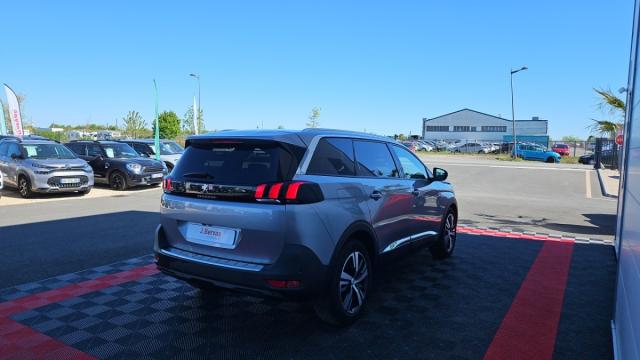 Peugeot 5008 image 1